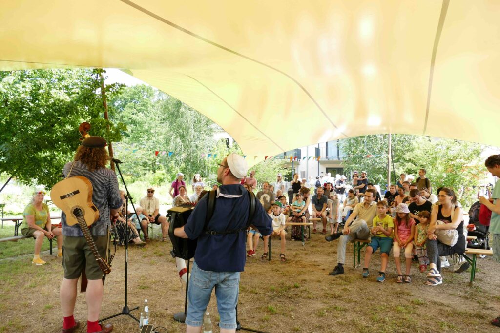 Parkzauber 2026 Bühne mit Künstler_innen